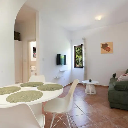 Svoboda Apartment
